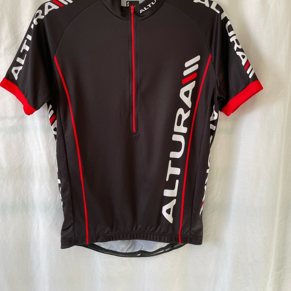 Mens ULTURA Cycling Jersey. Size Small.